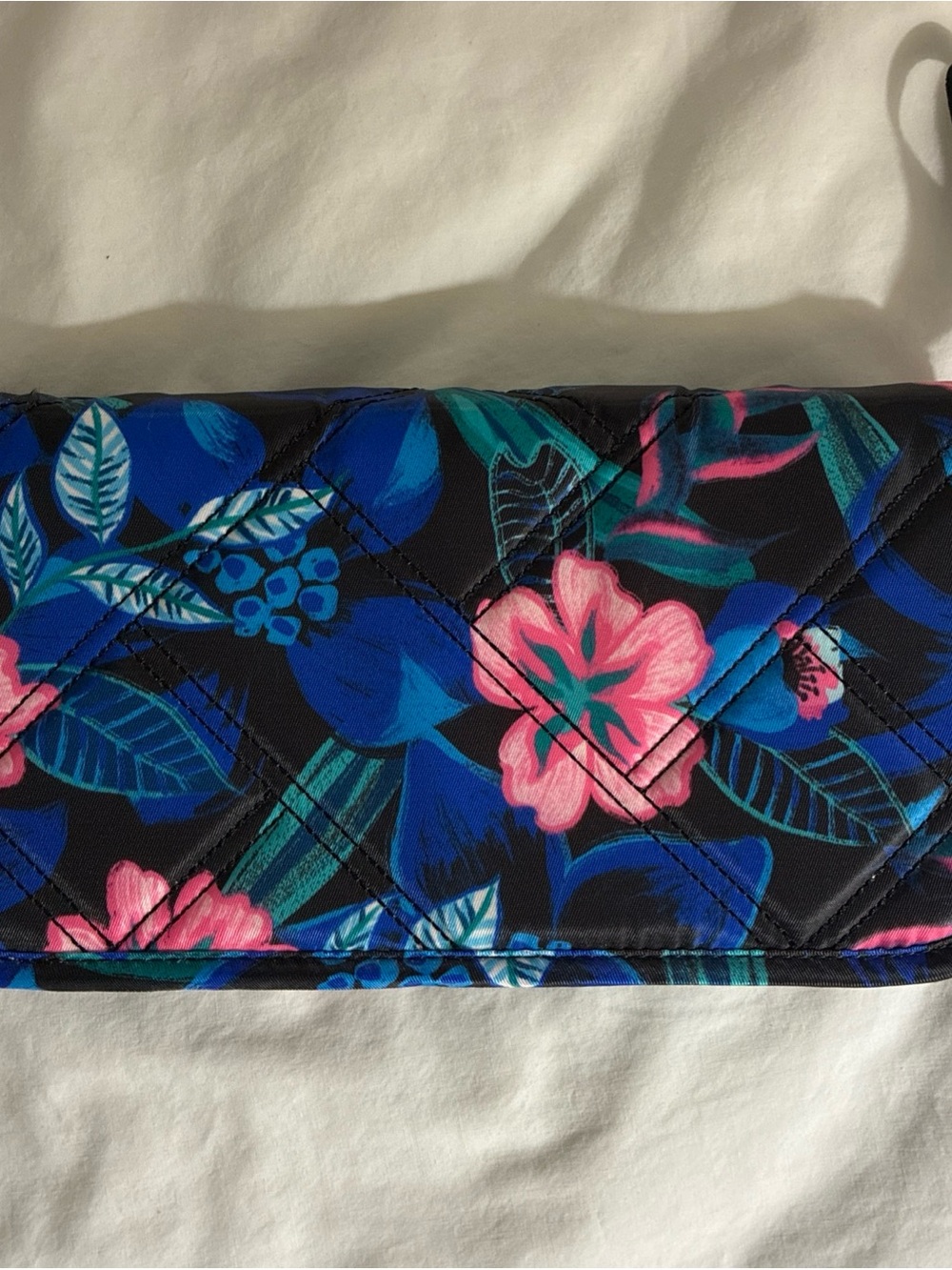 Lug Tango Se Travel Rfid Wallet Nylon Quilted Floral Black Blue Pink Green White View 4